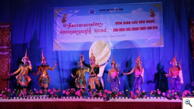 Sinh viên tham gia cuộc thi Tiếng hát sinh viên Khmer